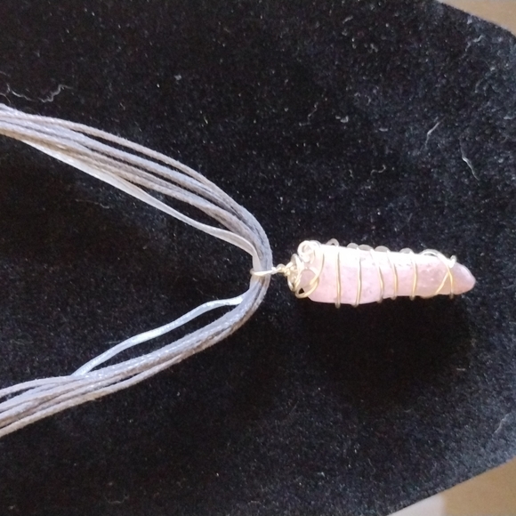 Wire wrapped quartz necklace - Picture 2 of 2